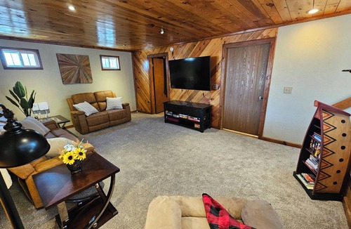 Green Valley Ranch House | Entire Home Dog Friendly Near DIA & Golf Course Fast WIFI