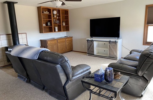 Palisade House | Entire home on Peach Orchard, just steps off the famous Wine Loop