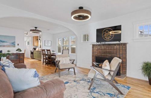 Erie House | Erie Escape-Billiards Table- Skee-Ball- Hot Tub
