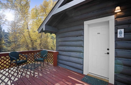 Almont House | Escape to Serenity: Pet-Friendly Mountain Haven by the Taylor River