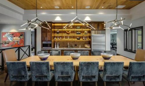 Foxfield Villa | Exclusive Villa with Expansive Space & Private Bar