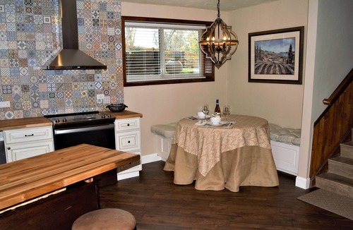 Ken Caryl Ranch Plains House | Executive Fully Furnished 1000+ sf 1 Bedroom Garden Level Guest Unit