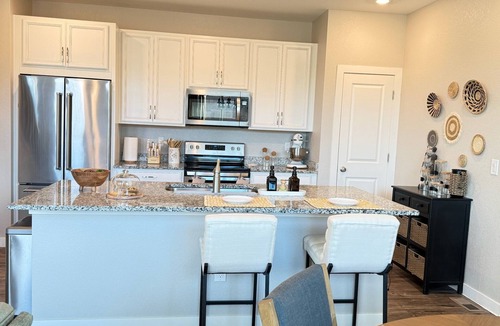 Aurora House | Executive furnished 4BR/4BA townhouse for 30+ day stays with 2-car garage
