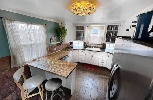 Barnum West House | Expansive Luxury Downtown Haven Family Friendly, 4 Bedroom, 2 Bath, Fenced Yard