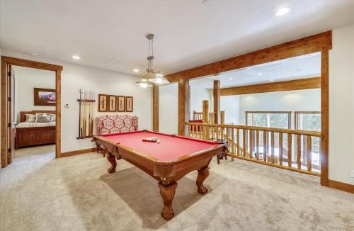 Baldy Mountain House | Experience Goldenview Lodge, a beautiful log home with multiple decks, stunning views and hot tub