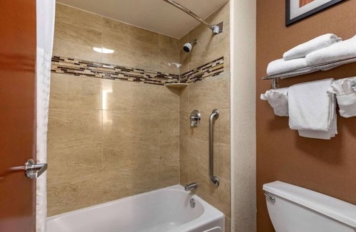North Central Evergreen House | Experience the magic of the Rockies at our cozy Evergreen room!