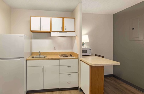 Glendale Hotel | Extended Stay America Select Suites Denver Cherry Creek