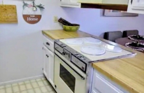 Silverton House | Extended Vacay! or Seasonal Stay.Quietest and Coziest Spot in town!