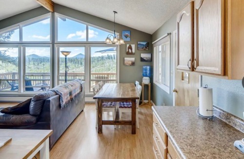 Teller County Cabin | Falcon Ridge Chalet-Woodland Park: WiFi & Views, Deck and Views of Pikes Peak