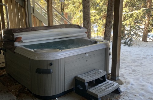 Warrior's Mark House | Fall Sale! Cozy Home in Town-Walk to Lifts & Main St-Private Pond & River Access