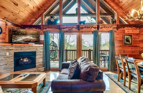 Black Bear Falls Cabin | Family Cabin Retreat | Multi Arcade | HotTub
