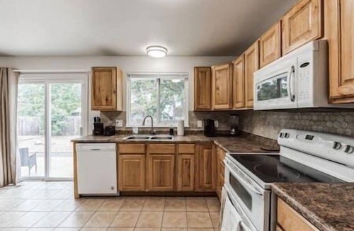West Westminster House | Family Friendly 3 bedroom 2 bathroom Home