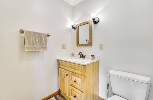 Chestertown Cabin | Family-Friendly 3BR Lodge — Summer Lake Days, Beach Access & Screened Patio
