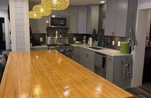 Springdale House | Family-Friendly 4 Bedroom home with Lake Access - w/Kayaks/SUP's/Water Mat