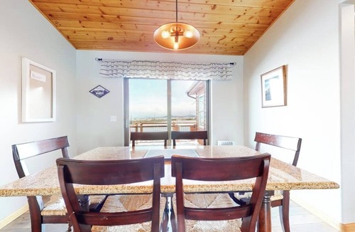 Fairplay House | Family Friendly Creekside Cabin w/mountain views, deck & wildlife