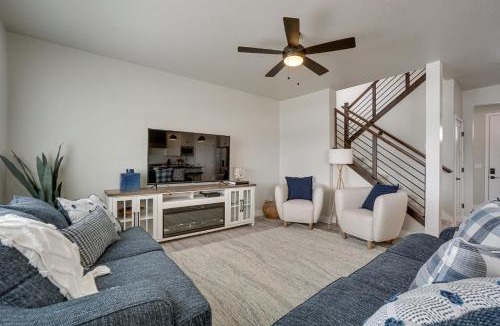 Windsor House | Family-Friendly Townhome ~ 2 Mi to Windsor Lake!