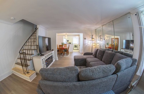 Sharon Hill House | Family Home-Sleeps 8-Spacious 3BR-Free Parking-8 Min to PHL