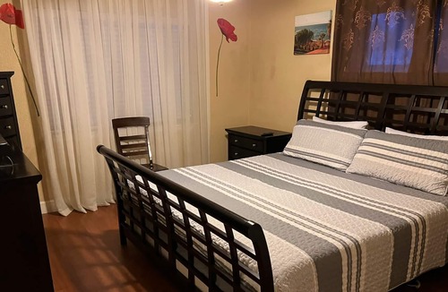 Jewell Heights - Hoffman Heights House | Family house with big backyard, very close to hospitals , light rail restaurants