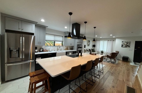 Sunnyside House | Family-sized townhouse with beautiful view of the city!