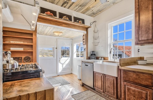 Florence House | Farm House in the Canyon Lands of Colorado, 2 BR, WiFi, Cable TV, Pets with Fee
