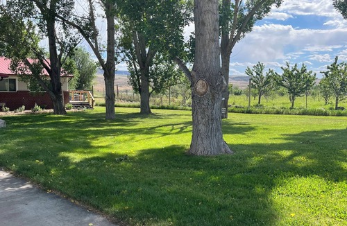 Lazear House | Farm Stay Cozy 2-bedroom guest house on farm in Hotchkiss