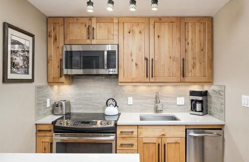 Aspen House | Fasching Haus Unit 12, Lower Level Deluxe Condo w/Open Living Area & Gas Fireplace