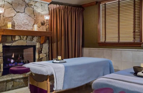 Peak 9 Cabin | Feb. 10-17 Best in Breck. Hilton Valdoro. 2 BR, 2 Bath. Pvt deck and hot tub