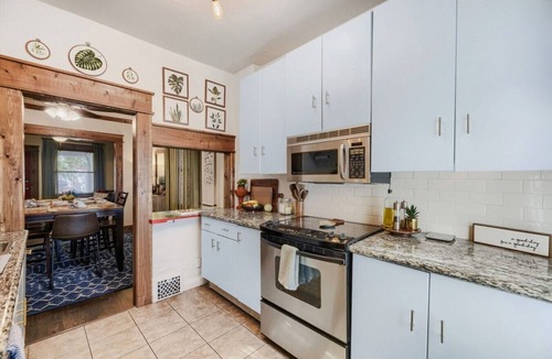 Lincoln Park House | Fenced Yard | Workspace | Near Arts District