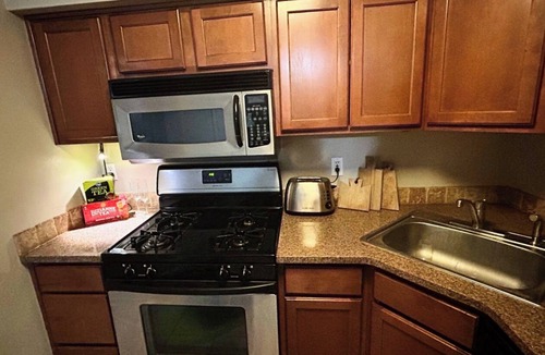 Capitol Hill Apartment | Fillmore Studio- Newly refreshed Capitol Hill condo with in unit washer dryer
