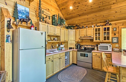 Florissant Cabin | Florissant Hilltop Hideaway w/Porch, Pond View