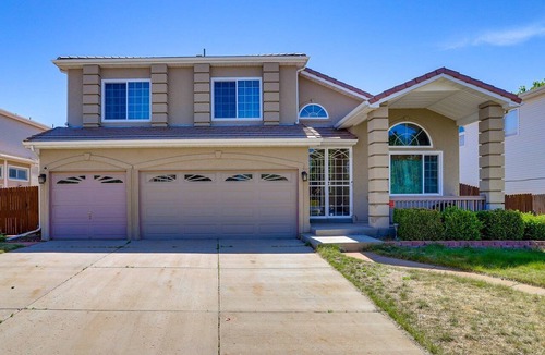 Green Valley Ranch House | For BIB family or group. 6Bedroom luxury house.HOT TUB furnished basement