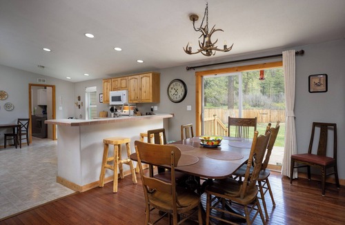 San Juan River Village House | Forest Getaway with Jacuzzi! 3 Bedroom Home