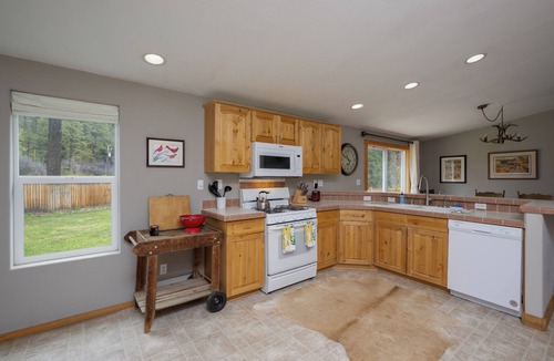 San Juan River Village House | Forest Getaway with Jacuzzi! 3 Bedroom Home