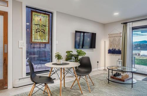 Lakewood Apartment | FoxGardens Incredible Lake & Mtn View Private Secure