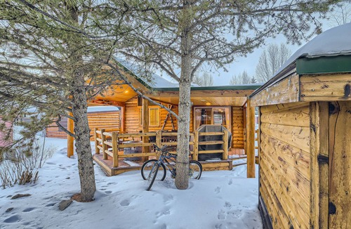 Breckenridge Cabin | Free SkyCard Act- Pet Friendly, Fireplace, Hot Tub, Pool, Free Wifi, Fly Fishing