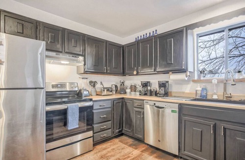 Northeast Colorado Springs Villa | Friendship Fortress~ Garden of the Gods Villa~ 12+