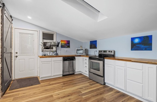 Englewood Condo | Fully Furnished 1-Bedroom Loft - The very best location Two Person Jacuzzi Tub
