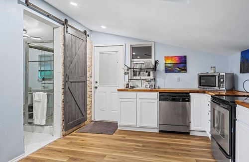 Englewood Condo | Fully Furnished 1-Bedroom Loft - The very best location Two Person Jacuzzi Tub