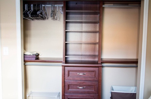 Whittier Condo | Fully Furnished One Bedroom With Jetted Bathtub on Pearl
