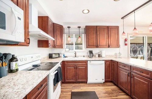 Lakewood House | Game Room House with Hot Tub Near Red Rocks