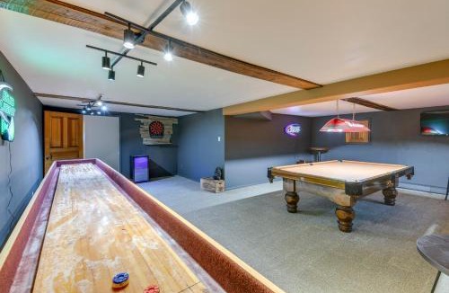 Craig Villa | Game Room, Media Room & Pool: Luxe Villa in Craig!