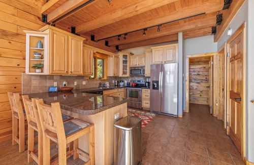 Valley of the Sun Cabin | Game Room w/Air Hockey & Arcade - 5-Acre Woods, Pet-Friendly