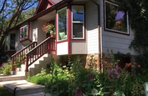 Durango House | Garden Home, private and spacious with hot tub, only 5 minutes to city center