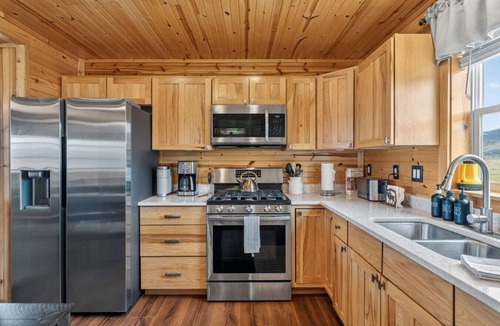 Michigan Hill House | Gated Ranch W/Hot Tub, Fire Pit, and 360° Views