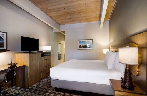 Glenwood Springs Hotel | Glenwood Retreat w/Spa, Pool & Hot Tub | Near Hiking Trails | Free Breakfast