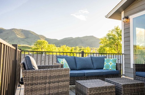 Golden House | Golden Cottage Near Red Rocks & School of Mines!