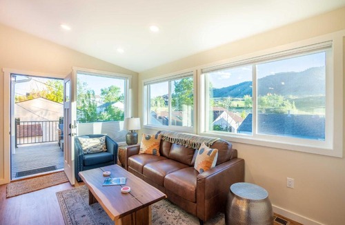 Golden House | Golden Cottage Near Red Rocks & School of Mines!