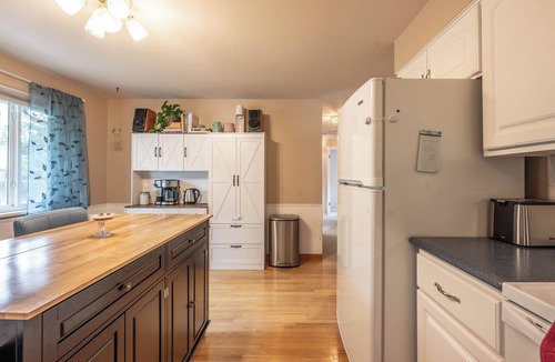 Applewood West House | Golden Home in the Valley near Red Rocks