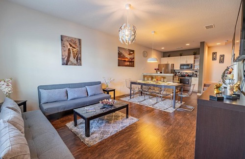 Lindfields House | Good townhouse in gated community, sleeps 6. 10 min to Disney!