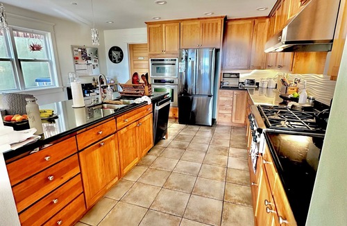 Whittier House | Gorgeous 5 Bed House with Hot Tub, Atop Mesa in Downtown Boulder